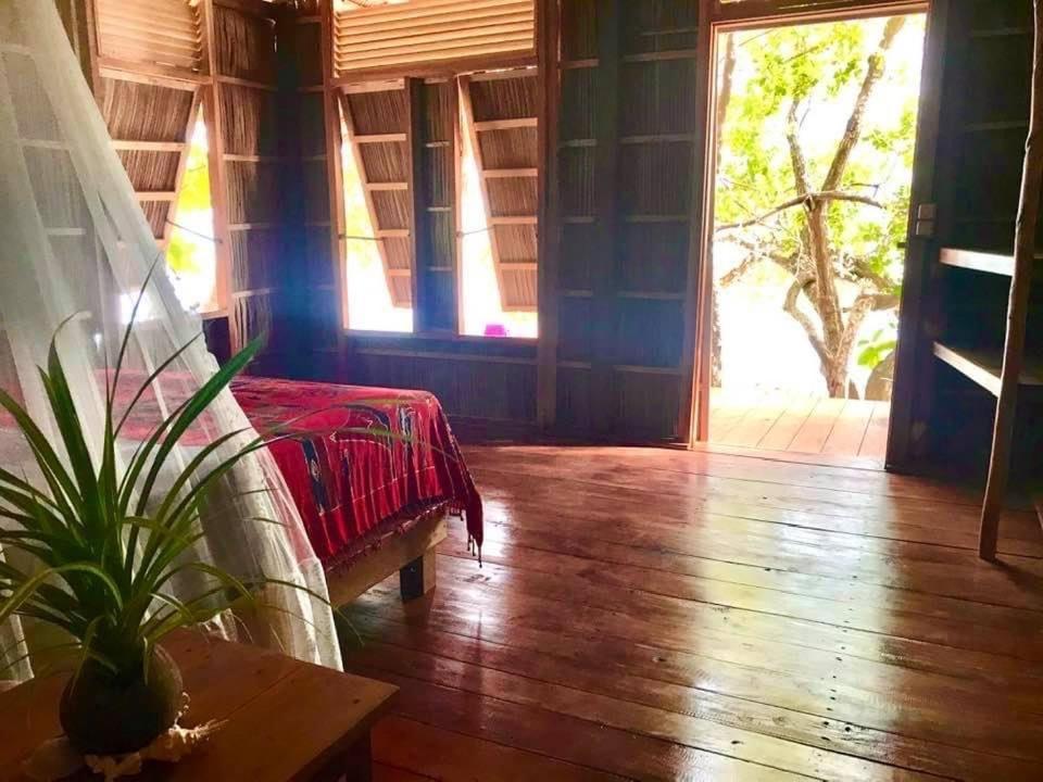 Tabari Dive Lodge Pulau Mansuar Eksteriør billede